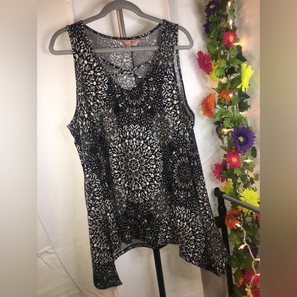SJS | Women’s Black with Cream Colored Floral Pattern Sleeveless Blouse Top